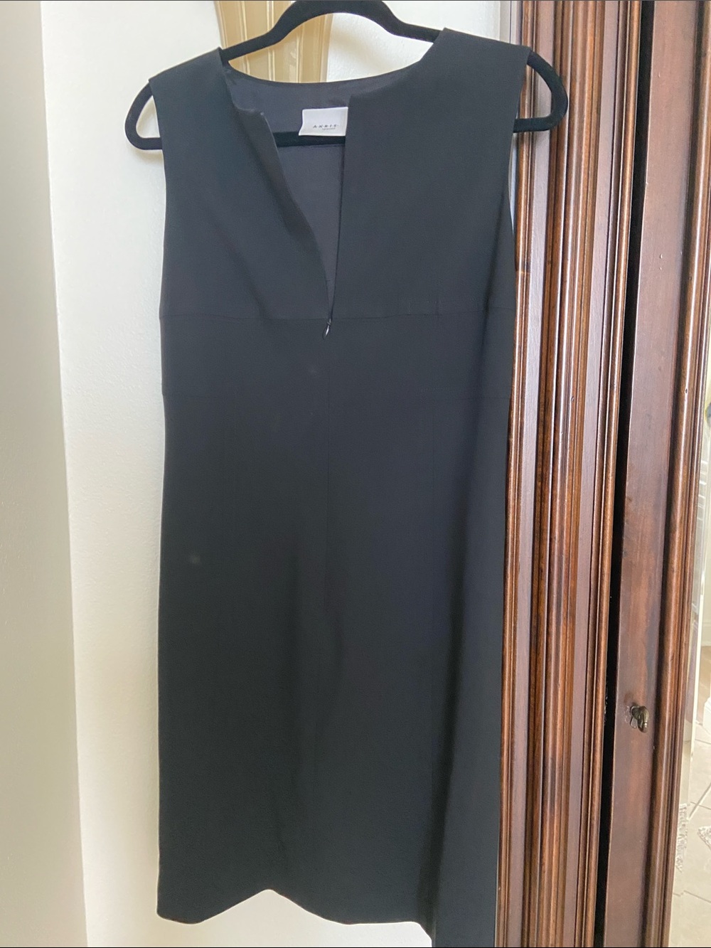 Akris Sleeveless V-Notch Mid Shift Dress